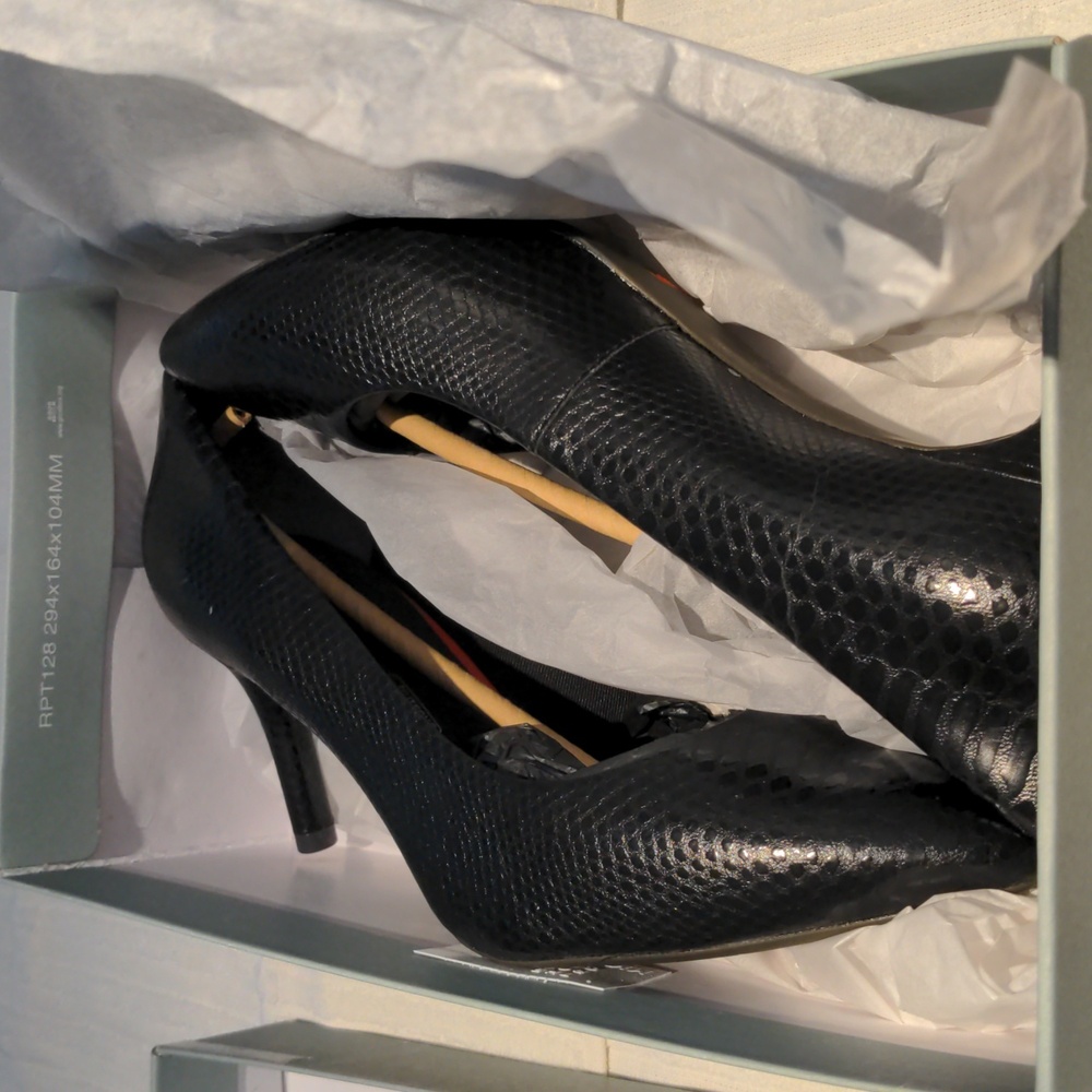 Rockport Pumps sz 8W Black snake